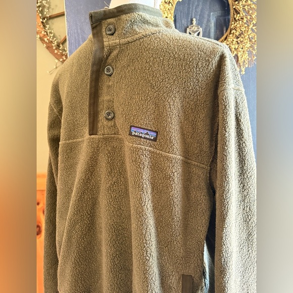 Patagonia Forest Green Fleece Jacket size Large w/ Three Button Closure. - Picture 4 of 13